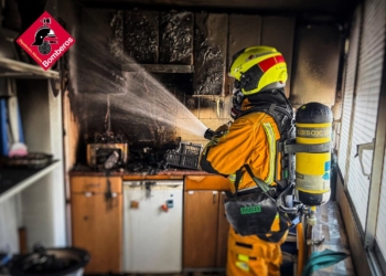 Un incendi en una vivenda de Benidorm obliga a intervindre als bombers