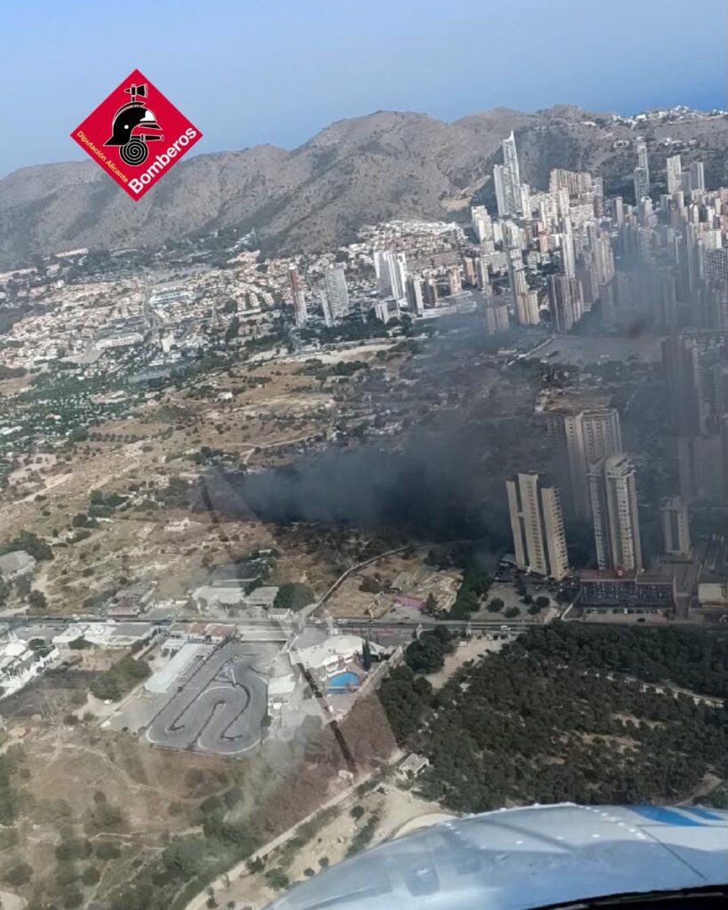 Declarat un incendi de vegetació a la Partida de l’Armanello de Benidorm